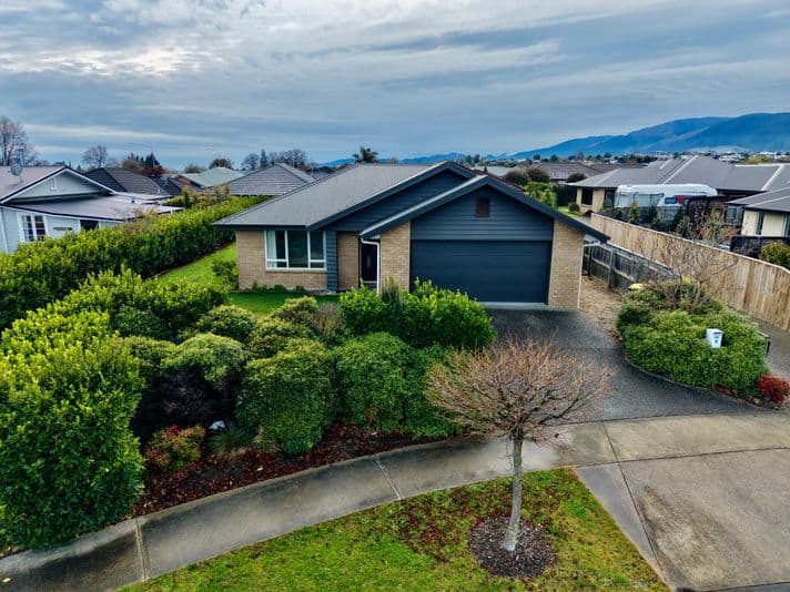 8 Melfield Place, Richmond